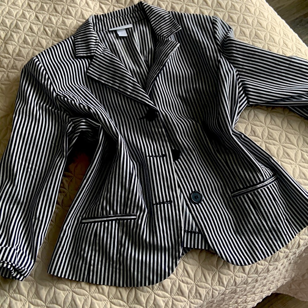 Dressbarn White & Black Blazer